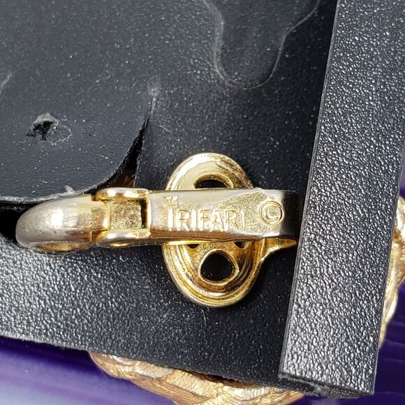 Vintage Signed Crown Trifari Gold Tone Round Pinwheel Clip-On Earrings - Picture 7 of 11